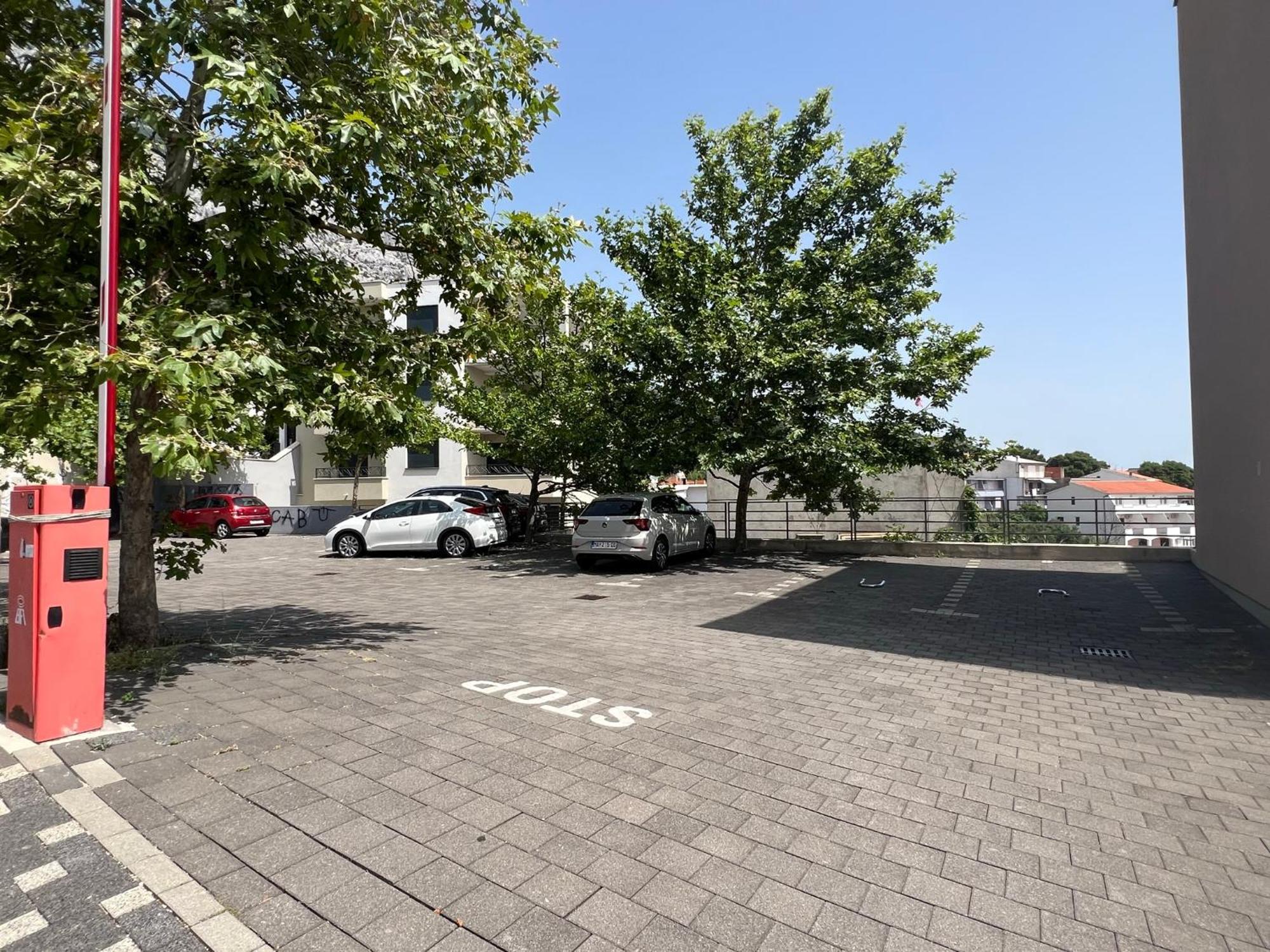 Apartment Lucija - Cozy Flat In The City Center With A Sea View & Parking Makarska Exterior photo