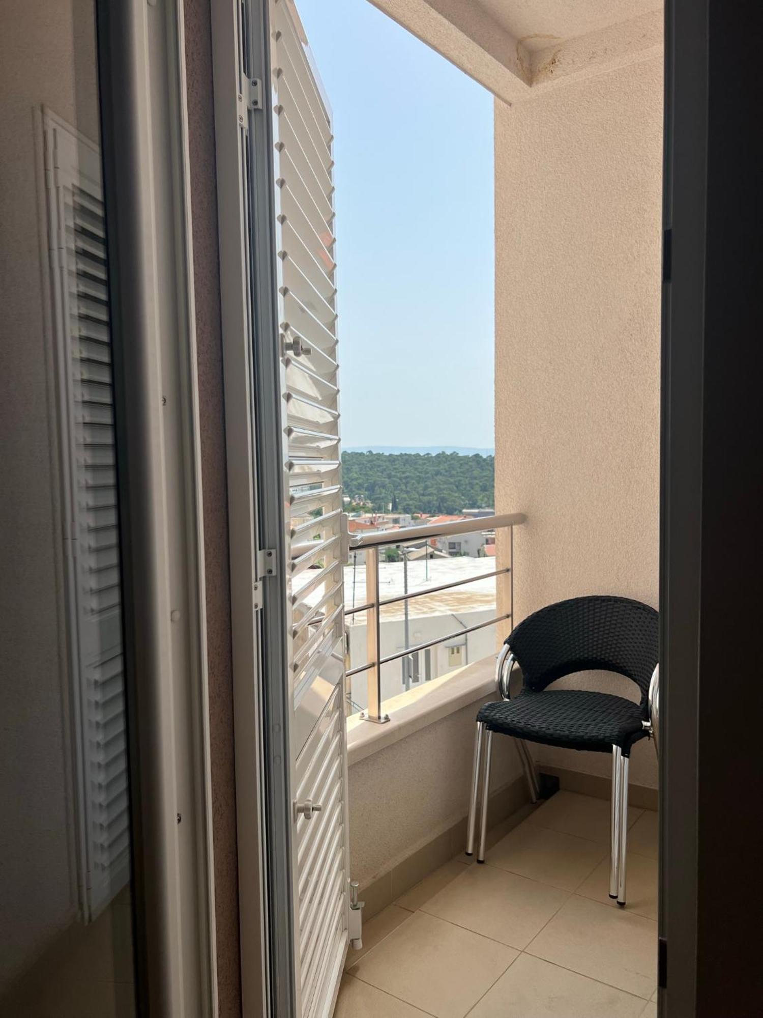 Apartment Lucija - Cozy Flat In The City Center With A Sea View & Parking Makarska Exterior photo